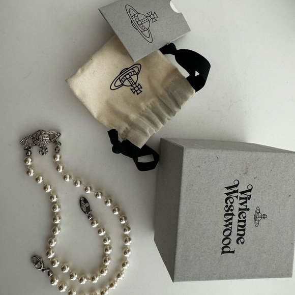 [SOLD] -Authentic Vivienne Westwood Pearl Necklace with box and dust bag - Picture 4 of 6